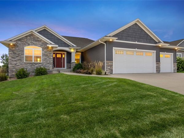 1439 Hunters Field Lane , Marion, IA 52302