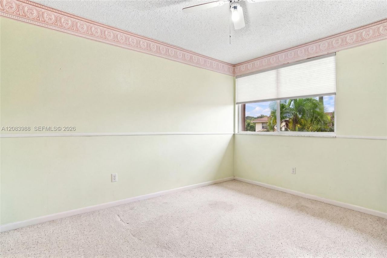 18209 NW 61st Ct, Hialeah, FL 33015 Photo