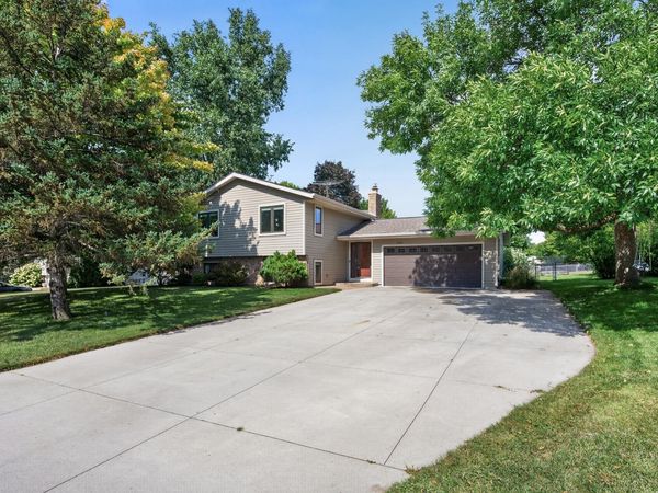 1945 Beaver Dam Court , Eagan, MN 55122