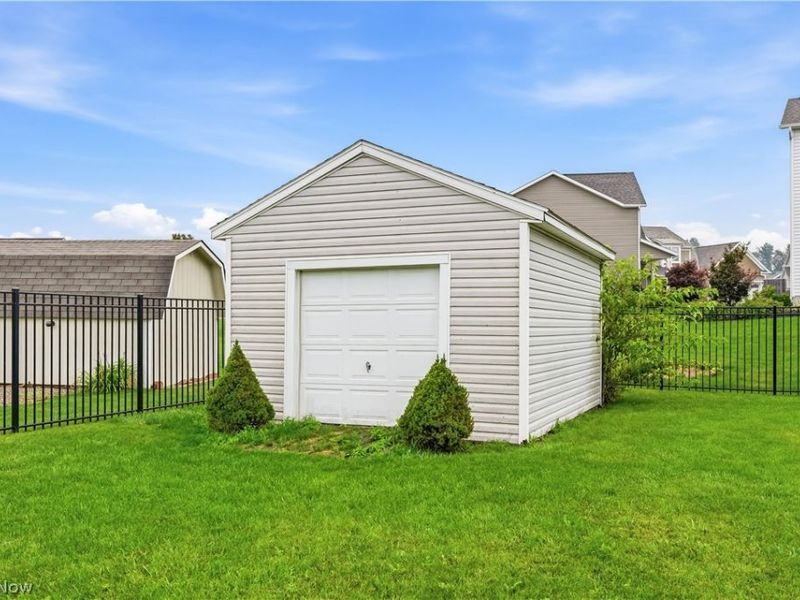 12530 Lineage Circle NW, Uniontown, OH 44685 Photo 10