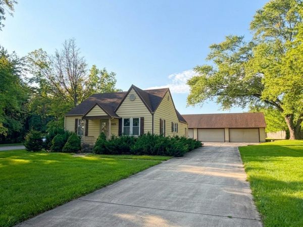 925 W Spring Street , South Elgin, IL 60177