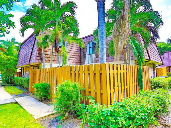 7531 Courtyard Run E, Boca Raton, FL 33433