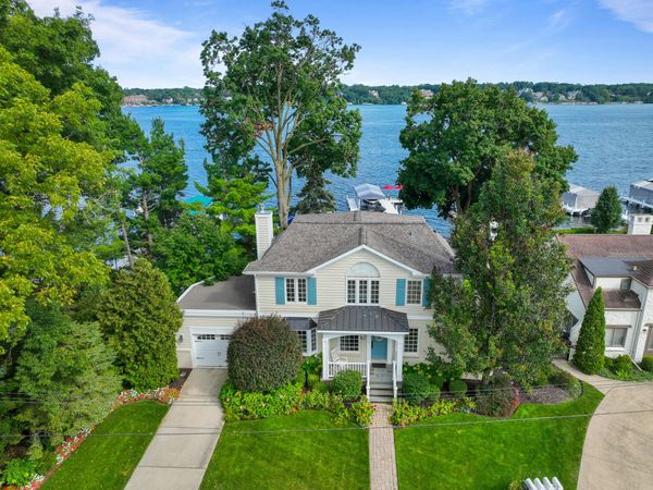 1530 Lake Shore Dr, Lake Geneva, WI 53147