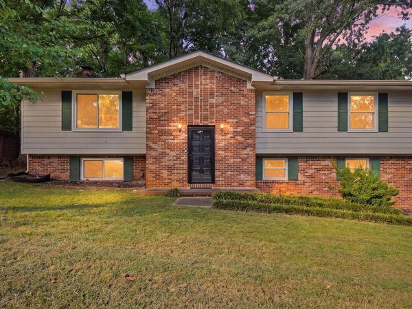 809 N Valleywood Circle, Hixson, TN 37343
