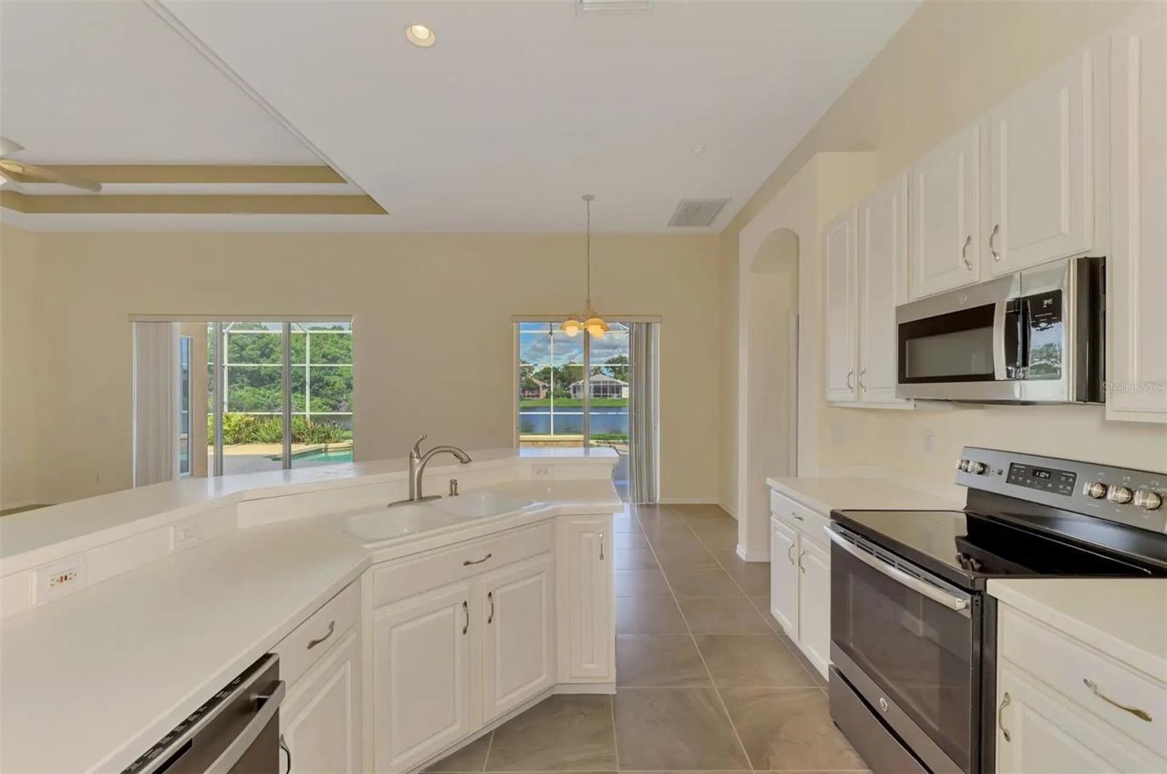 6721 Carlyle Lane, Sarasota, FL 34243 Photo