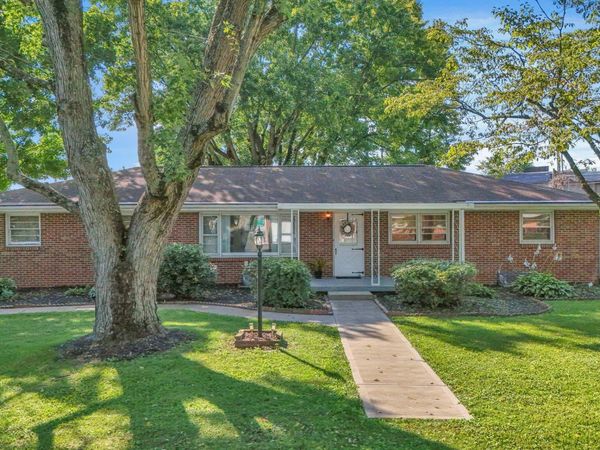 823 Wayne Drive , Heath, OH 43056