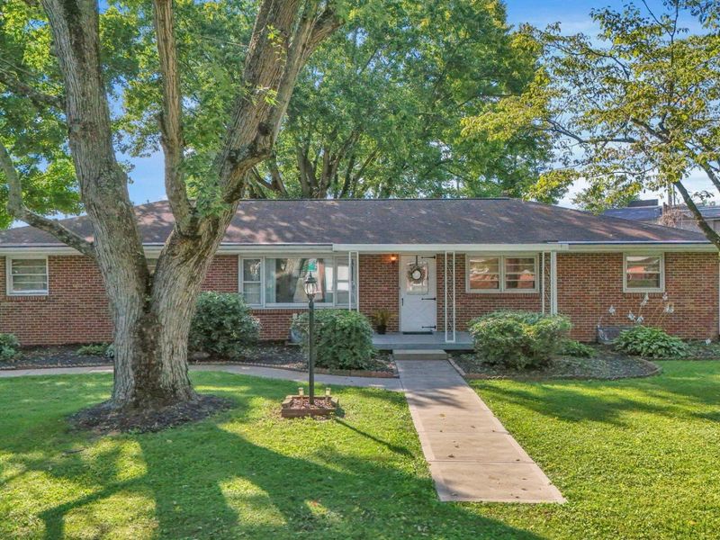 823 Wayne Drive , Heath, OH 43056 Photo 1