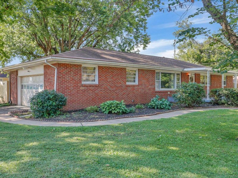 823 Wayne Drive , Heath, OH 43056 Photo 2