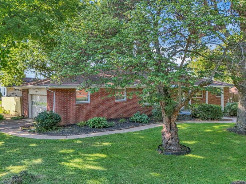 823 Wayne Drive , Heath, OH 43056 Photo 3