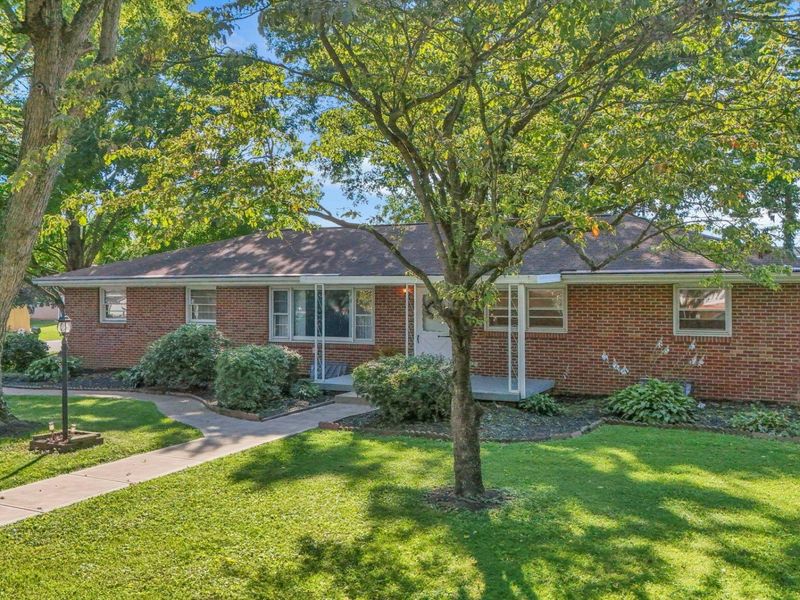 823 Wayne Drive , Heath, OH 43056 Photo 6