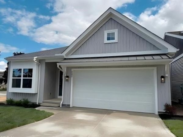 4292 Campus Lane, Willoughby, OH 44094