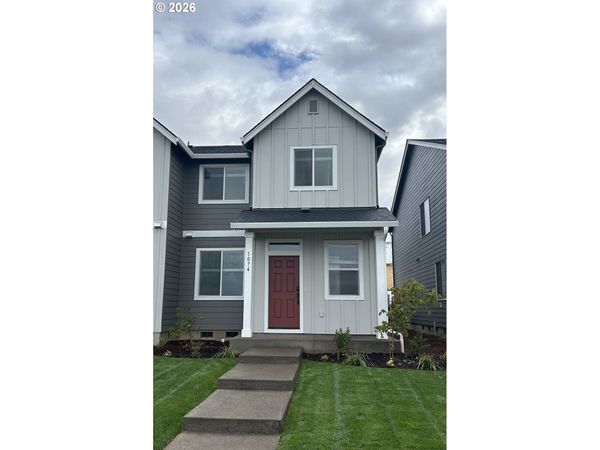 1074 Drake LN, Woodburn, OR 97071