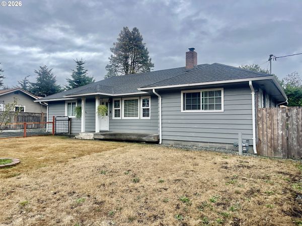 1802 SPRUCE ST, Myrtle Point, OR 97458