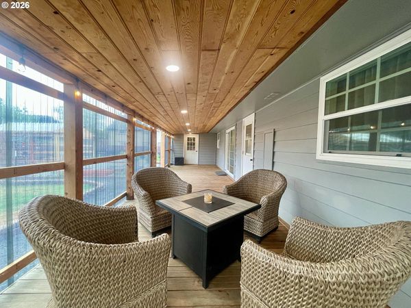 1802 SPRUCE ST, Myrtle Point, OR 97458