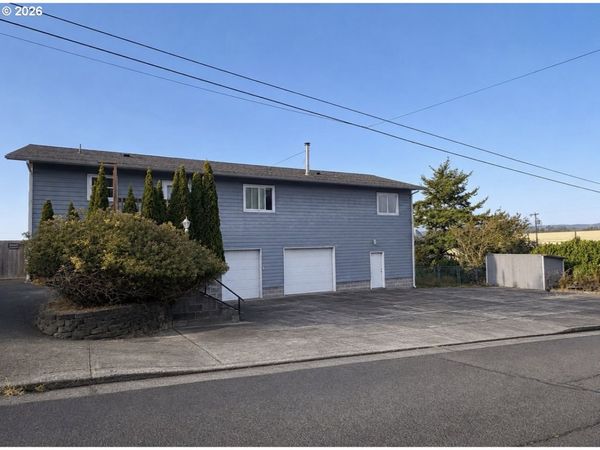 2280 CONNECTICUT AVE, North Bend, OR 97459