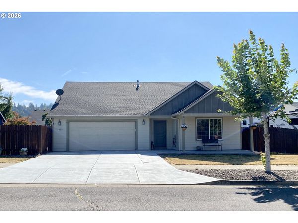 1458 AVERY DR, Silverton, OR 97381