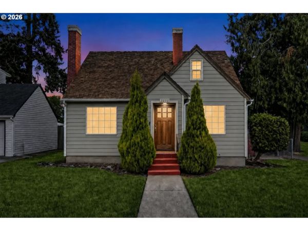 2275 CENTER NE ST, Salem, OR 97301