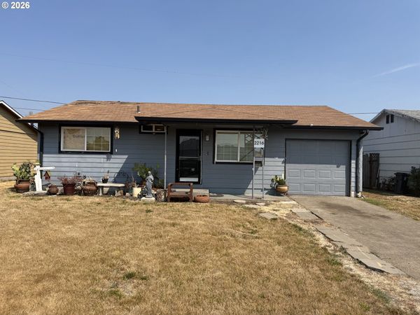 2216 COUNTRY CLUB RD, Woodburn, OR 97071