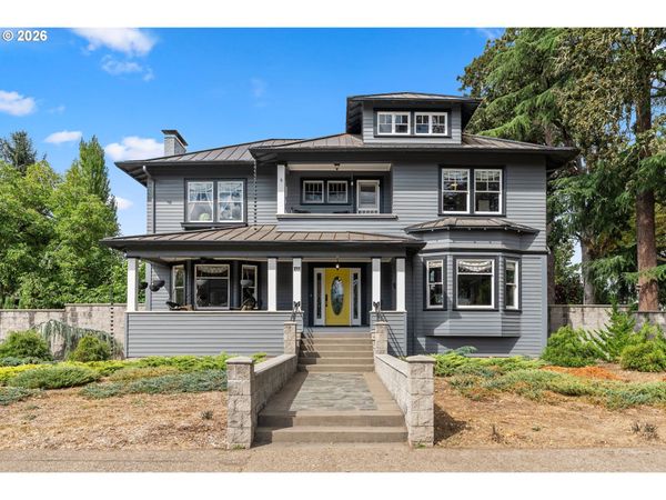211 S 3RD ST, Cottage Grove, OR 97424