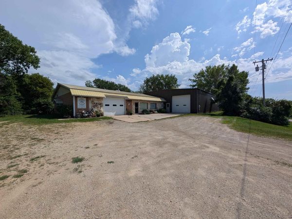 11848 Valley Avenue, Cresco, IA 52136