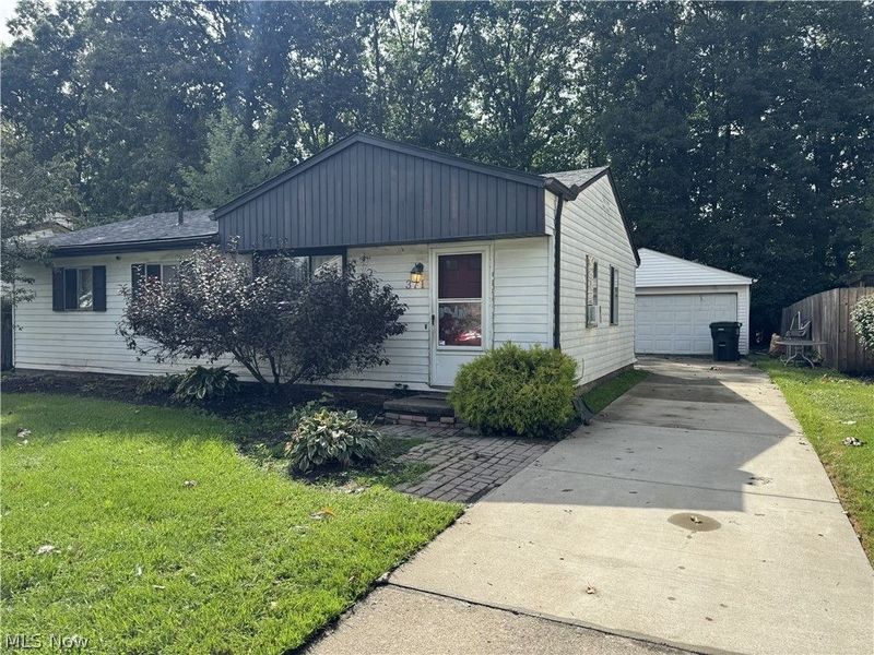 371 Trailwood Drive, Painesville, OH 44077 Photo 3