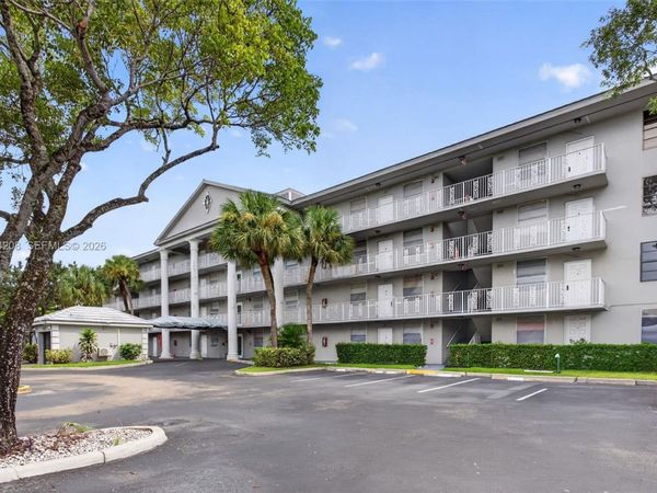 1502 Whitehall Dr , Unit 305, Davie, FL 33324