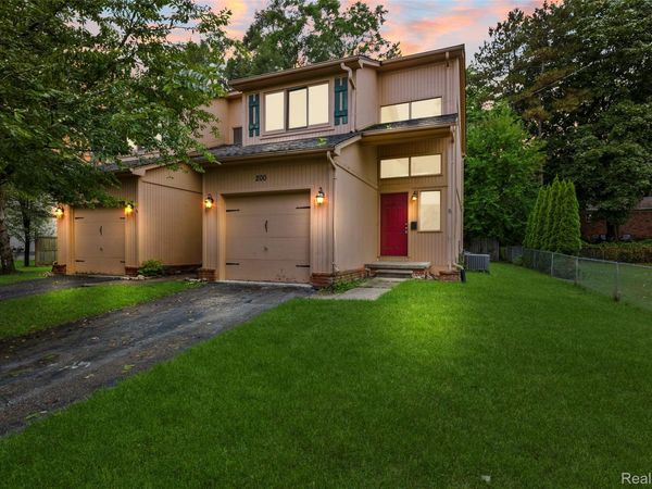 200 W Fraser Street , Rochester, Mi 48307