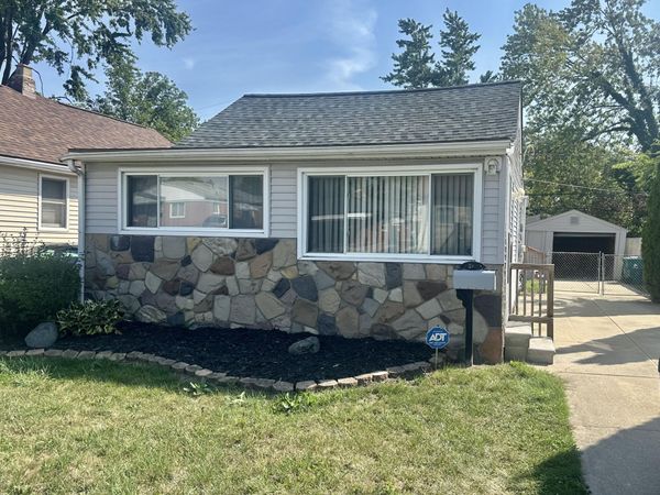22464 Rein Avenue, Eastpointe, MI 48021