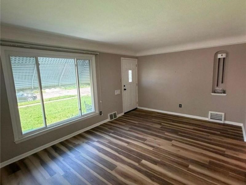 13708 Woodward Boulevard, Garfield Heights, OH 44125 Photo 10