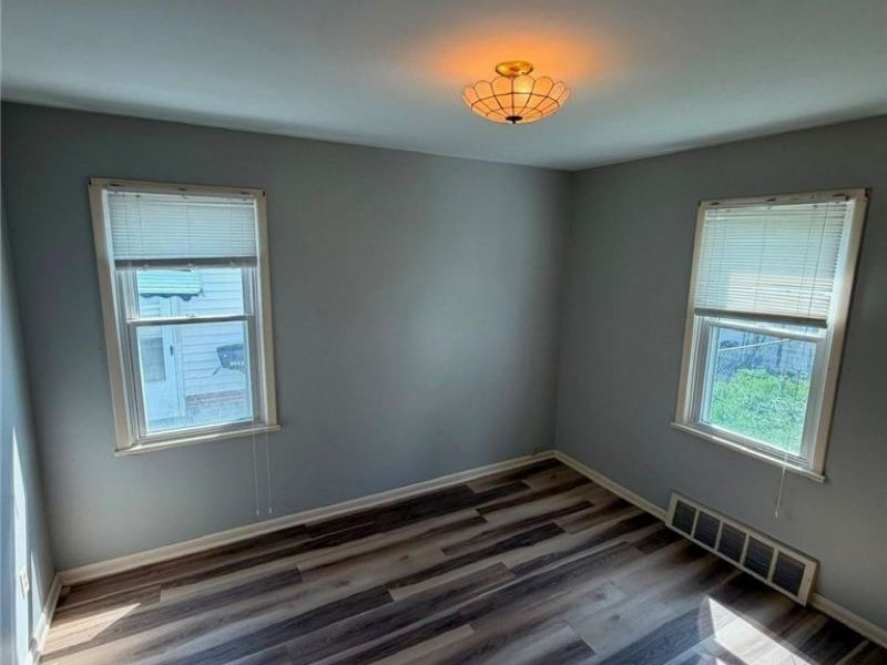 13708 Woodward Boulevard, Garfield Heights, OH 44125 Photo 8