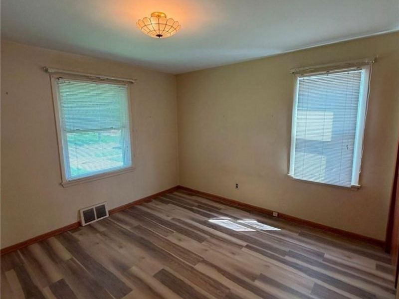 13708 Woodward Boulevard, Garfield Heights, OH 44125 Photo 9