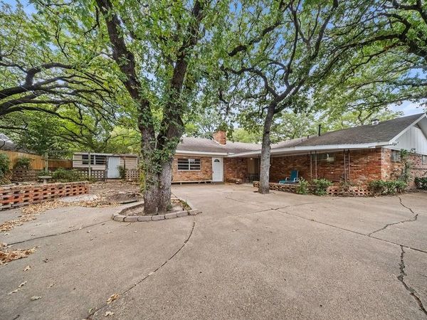 1809 Glenbrook Drive, Irving, TX 75061