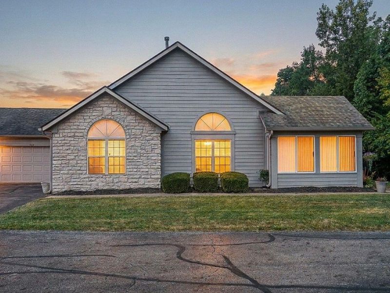 5808 Ravine Creek Drive, Unit 14, Grove City, OH 43123 Photo 2