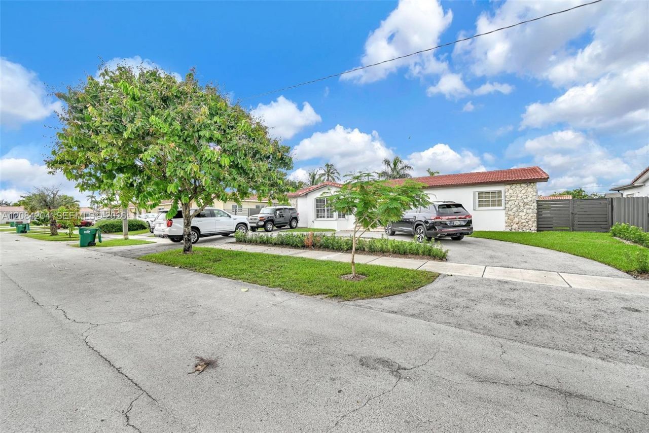 2211 SW 98th Pl , Miami, FL 33165 Photo