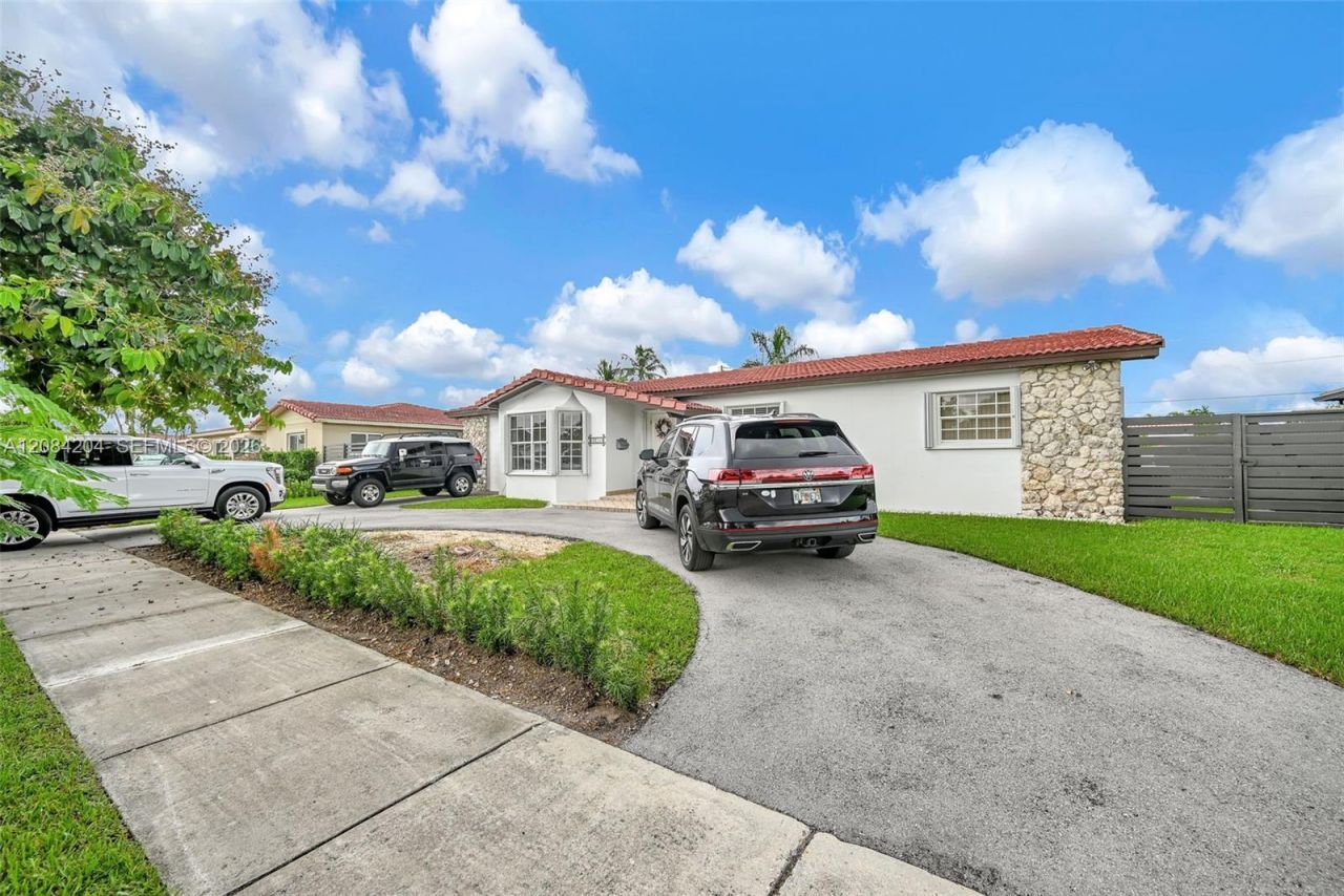 2211 SW 98th Pl , Miami, FL 33165 Photo