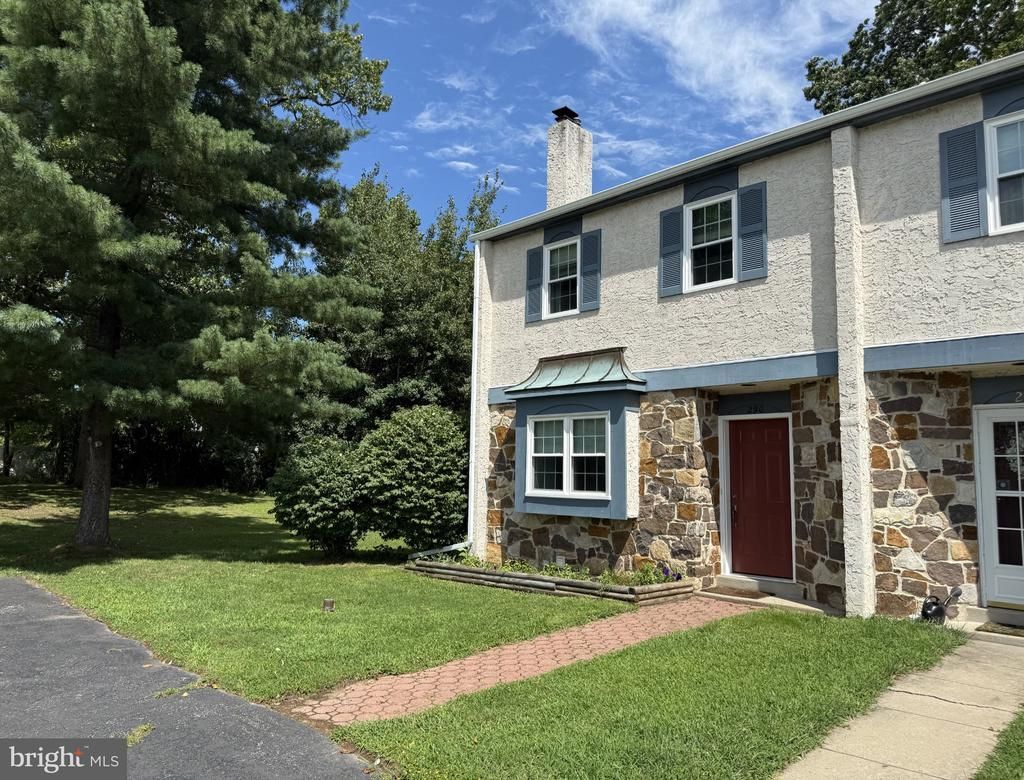 290 Lawndale Avenue , King of Prussia, PA 19406 Main Photo