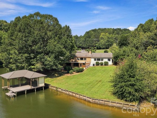 4830 N Center Street , Hickory, NC 28601