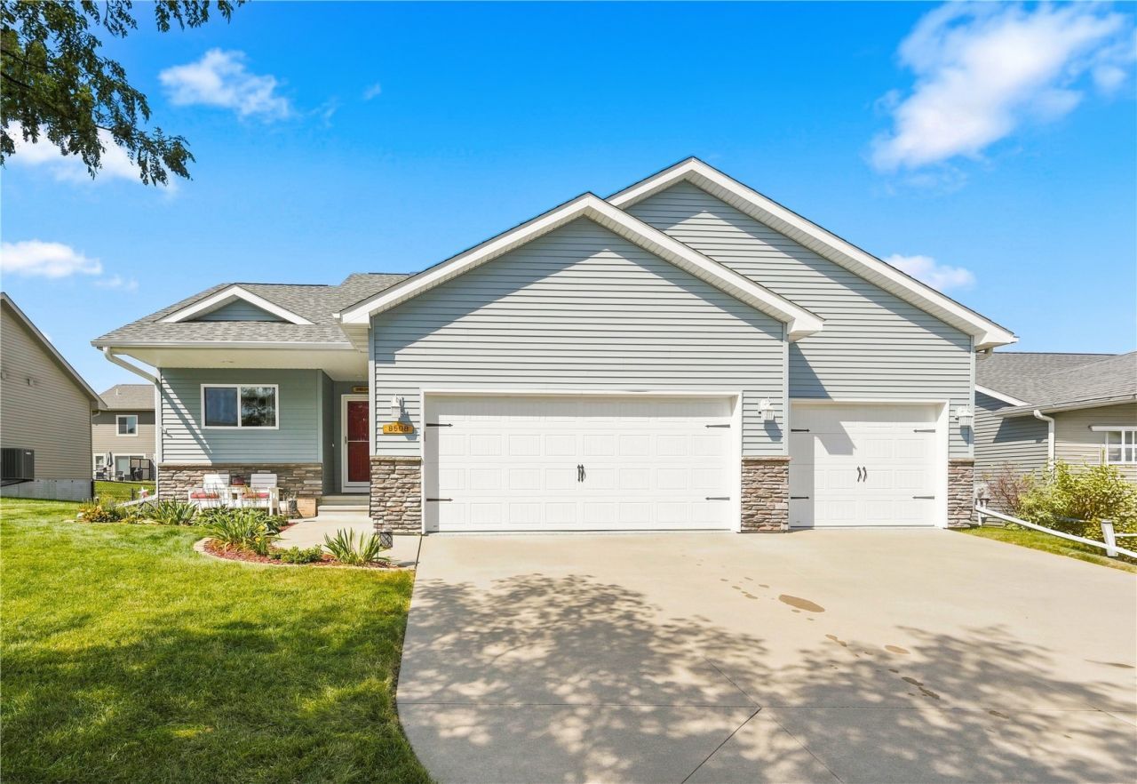 8508 Aldridge Drive, Cedar Rapids, IA 52404 Main Photo