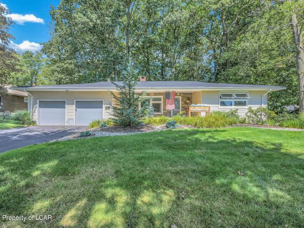 28 Garden Avenue, Mountain Top, PA 18707