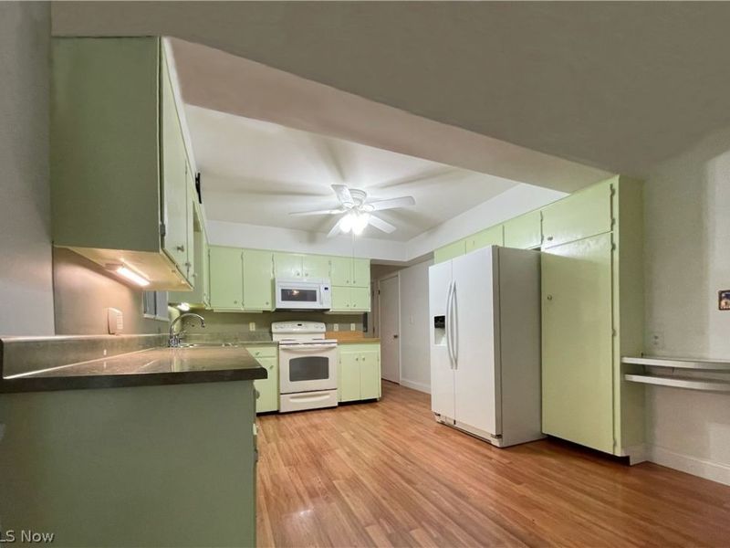 686 Shook Road, Akron, OH 44319 Photo 3