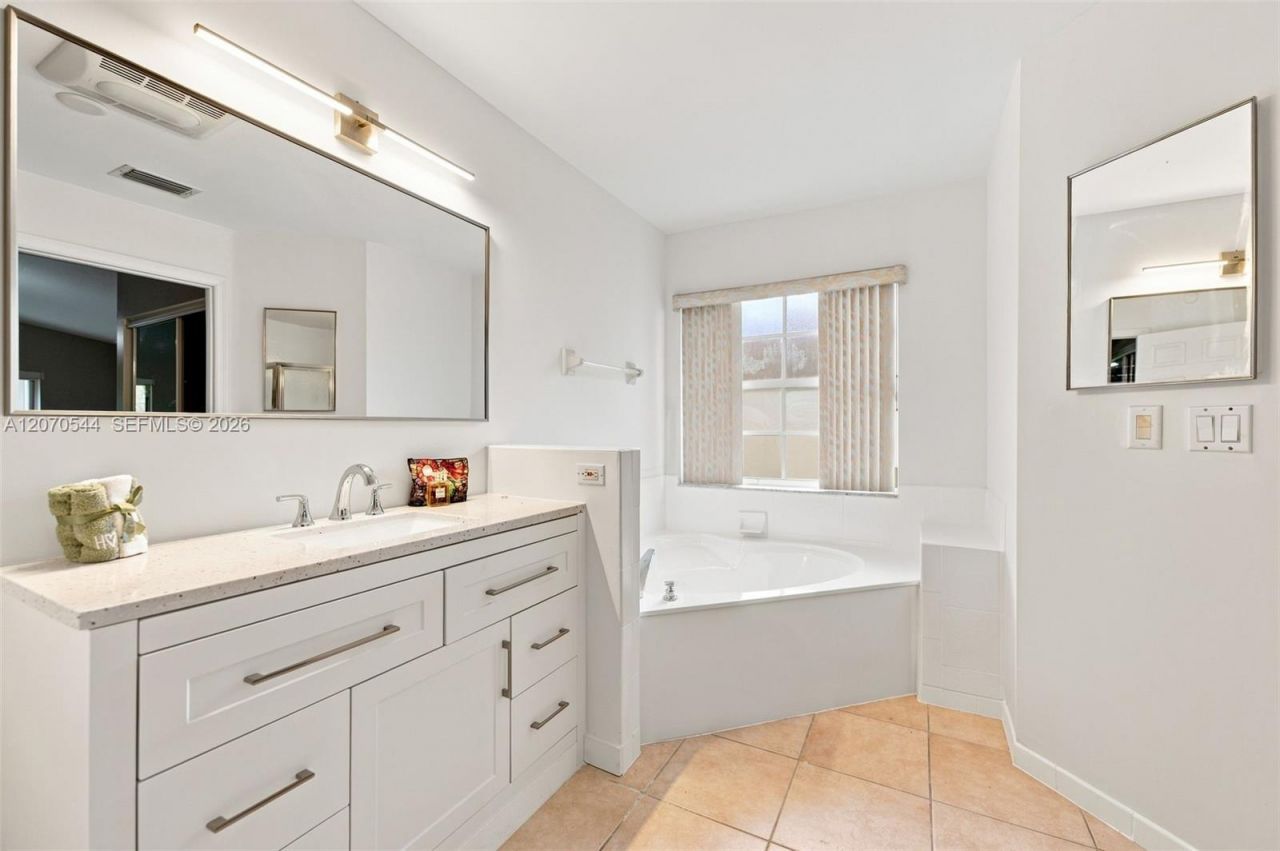 2220 NW 137th Ave , Sunrise, FL 33323 Photo