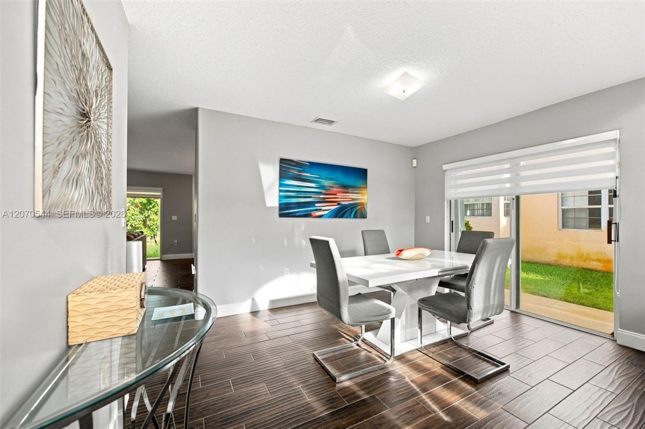 2220 NW 137th Ave , Sunrise, FL 33323 Photo