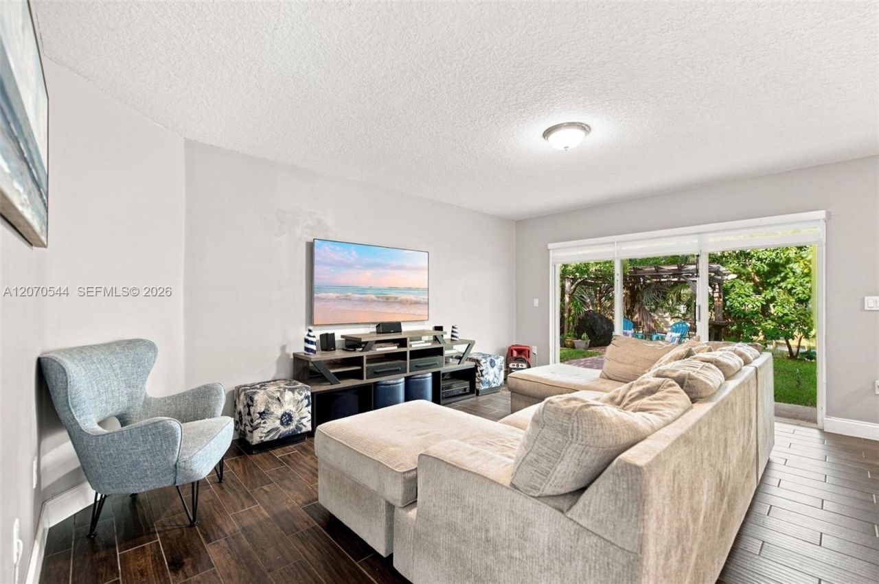 2220 NW 137th Ave , Sunrise, FL 33323 Photo