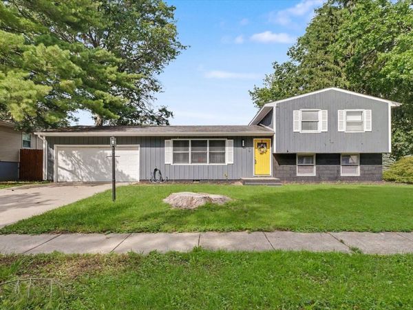 1906 Winchester Drive , Champaign, IL 61821