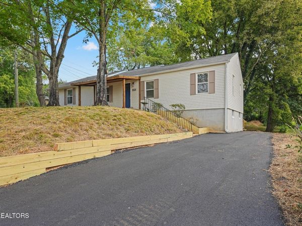 5828 NE Eldridge Rd, Knoxville, TN 37918