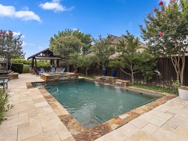 905 Crowley Road, Arlington, TX 76012
