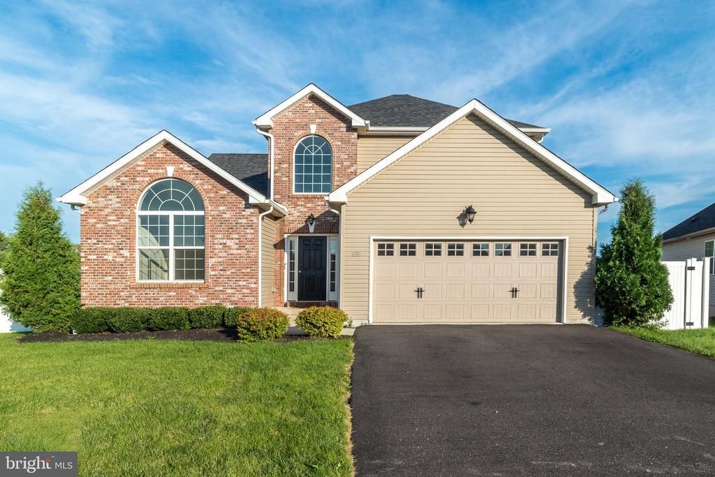 1092 MEADOWVIEW DRIVE , QUAKERTOWN, PA 18951
