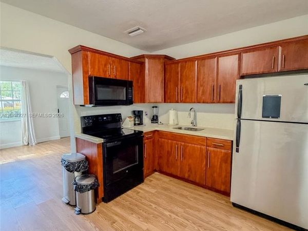 2740 Dewey St , Hollywood, FL 33020