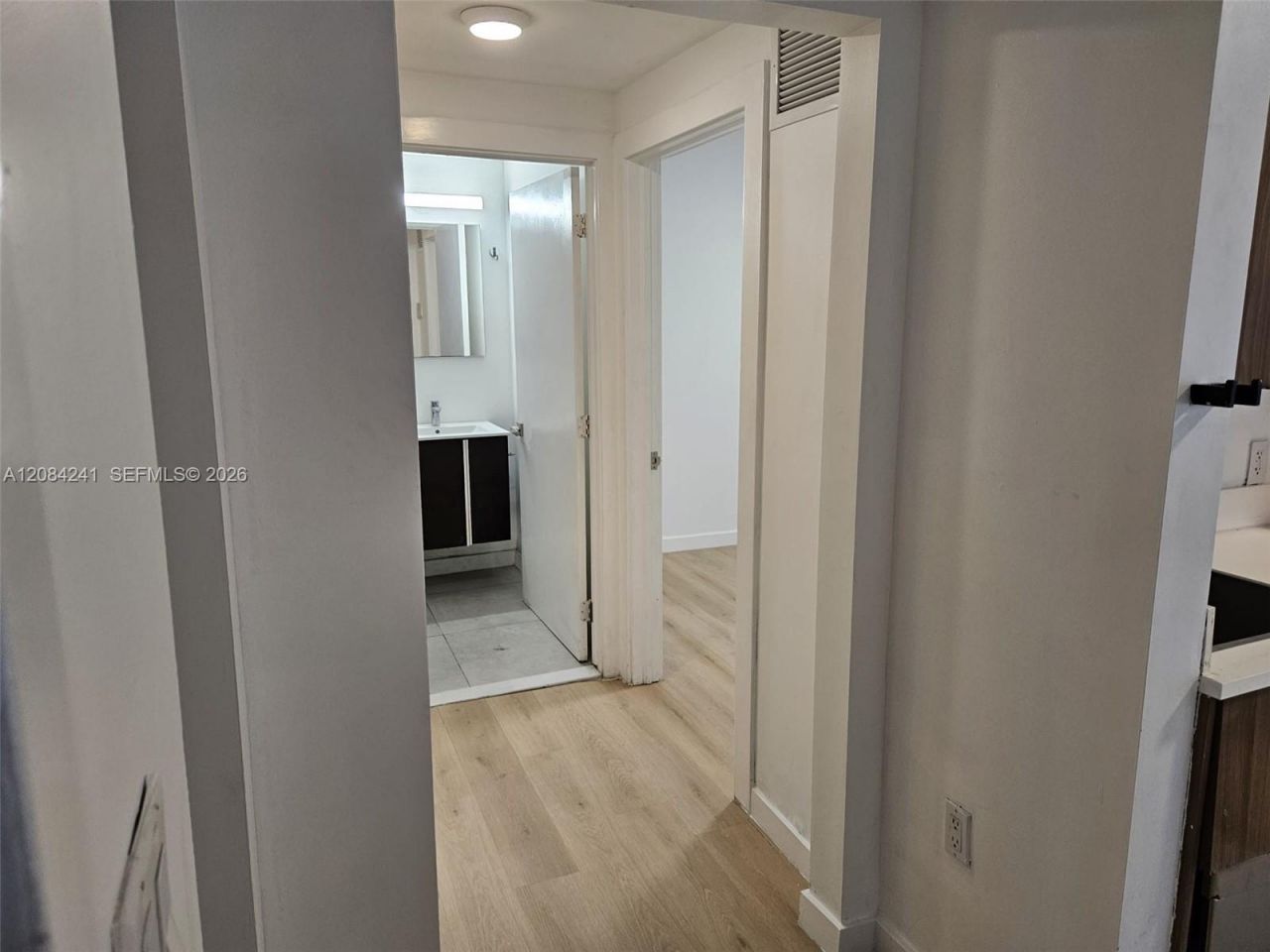 557 Michigan Ave , Unit 211 W/PARK, Miami Beach, FL 33139 Photo