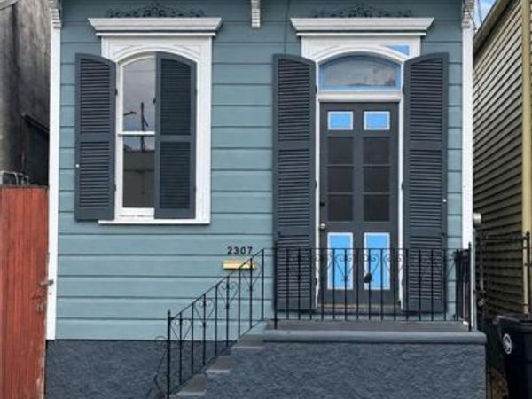 2307 CHARTRES Street , New Orleans, LA 70117